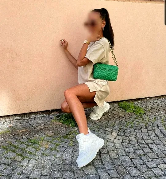 Andrea, 30