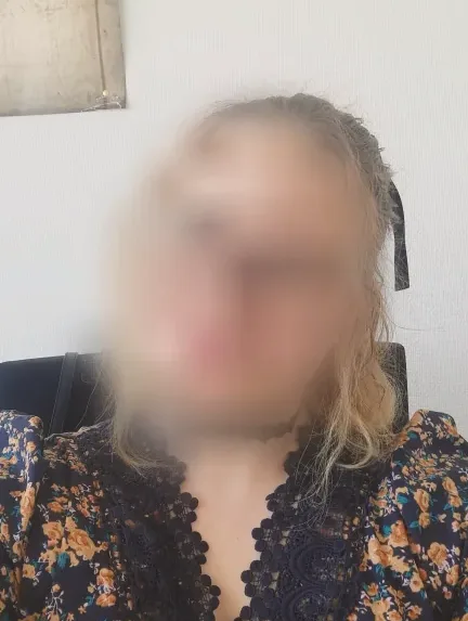 Elena, 32