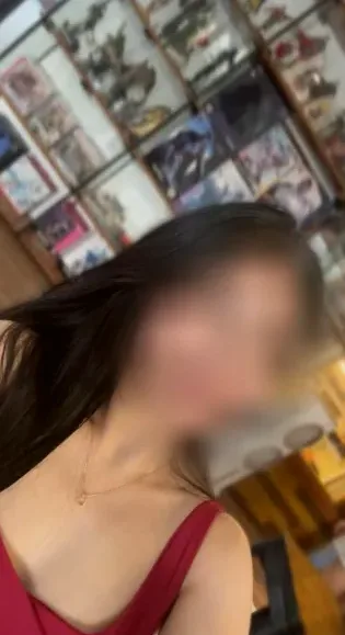 Jasmin, 28