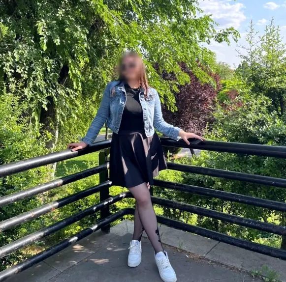 Jasmin, 21