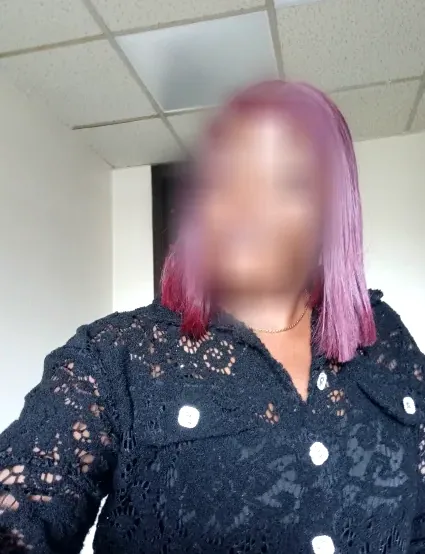 Lara, 38