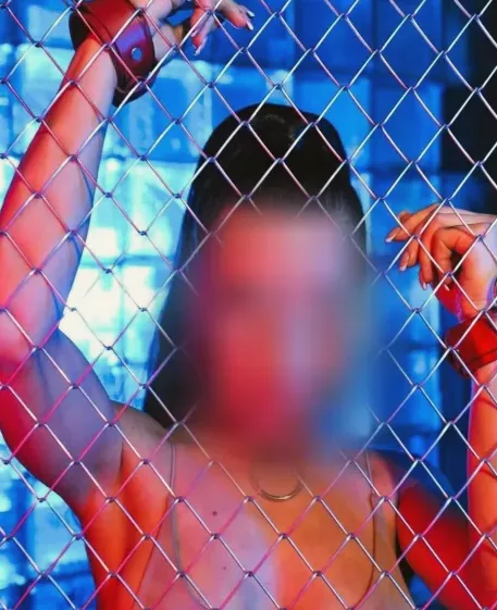 Manuela, 36