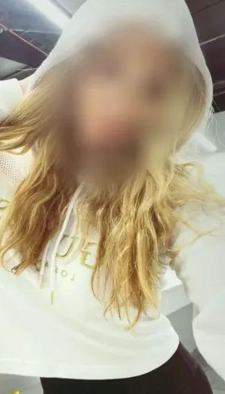 Mia, 31