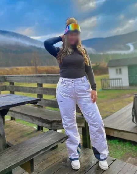 Nicole, 37