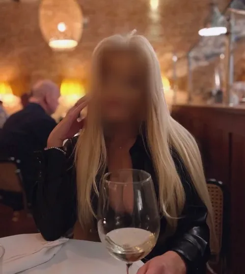 Pauline, 37
