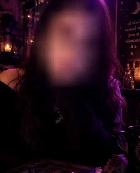 Sabrina, 33