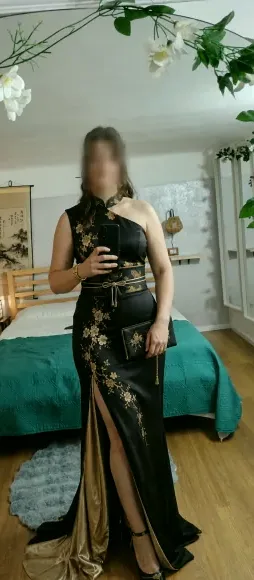 Simone, 18